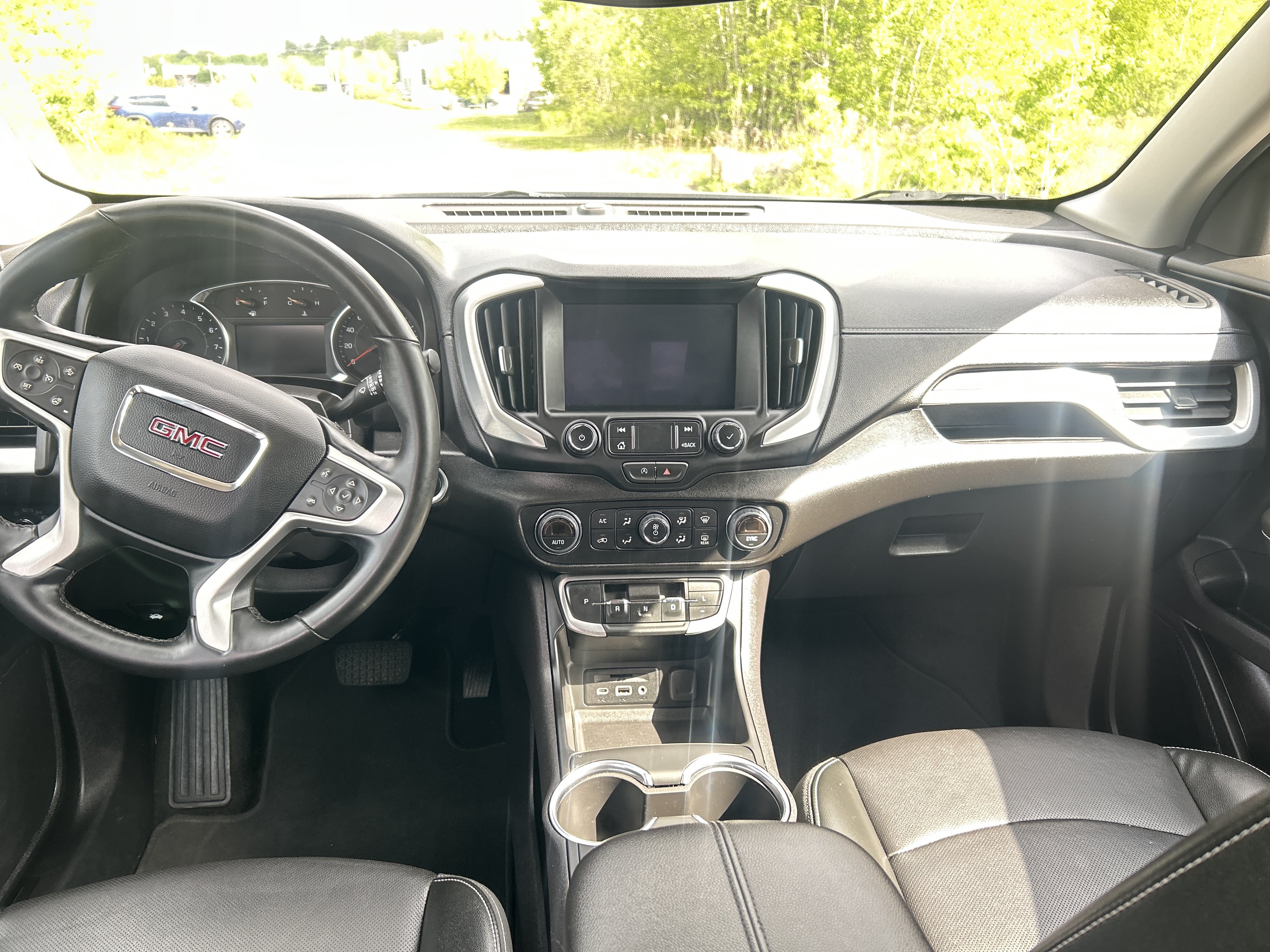 Used 2024 GMC Terrain SLT AWD/4WD image 18
