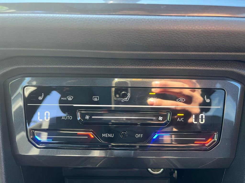 Certified 2023 Volkswagen Tiguan SE R-Line AWD/4WD image 18