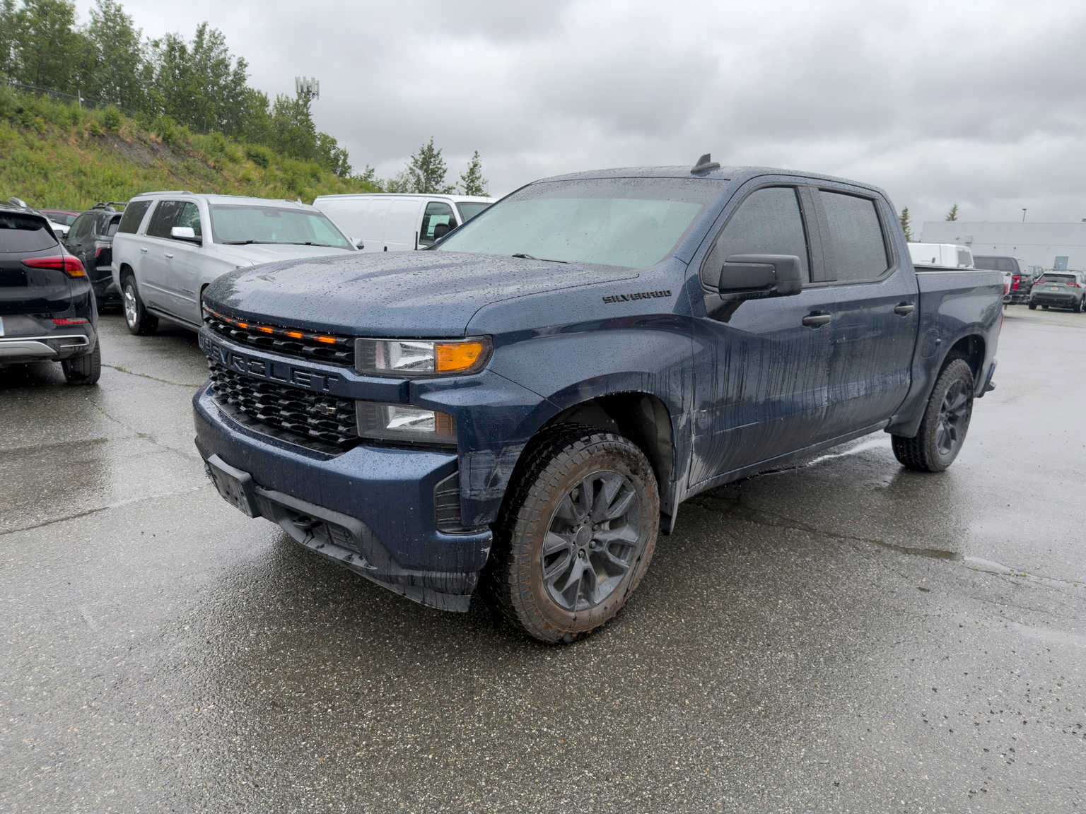 Used 2019 Chevrolet Silverado 1500 Custom w/ Custom Value Package AWD/4WD image 3