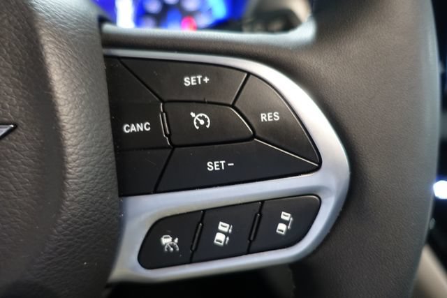 Used 2024 Chrysler Pacifica Touring-L FWD image 13