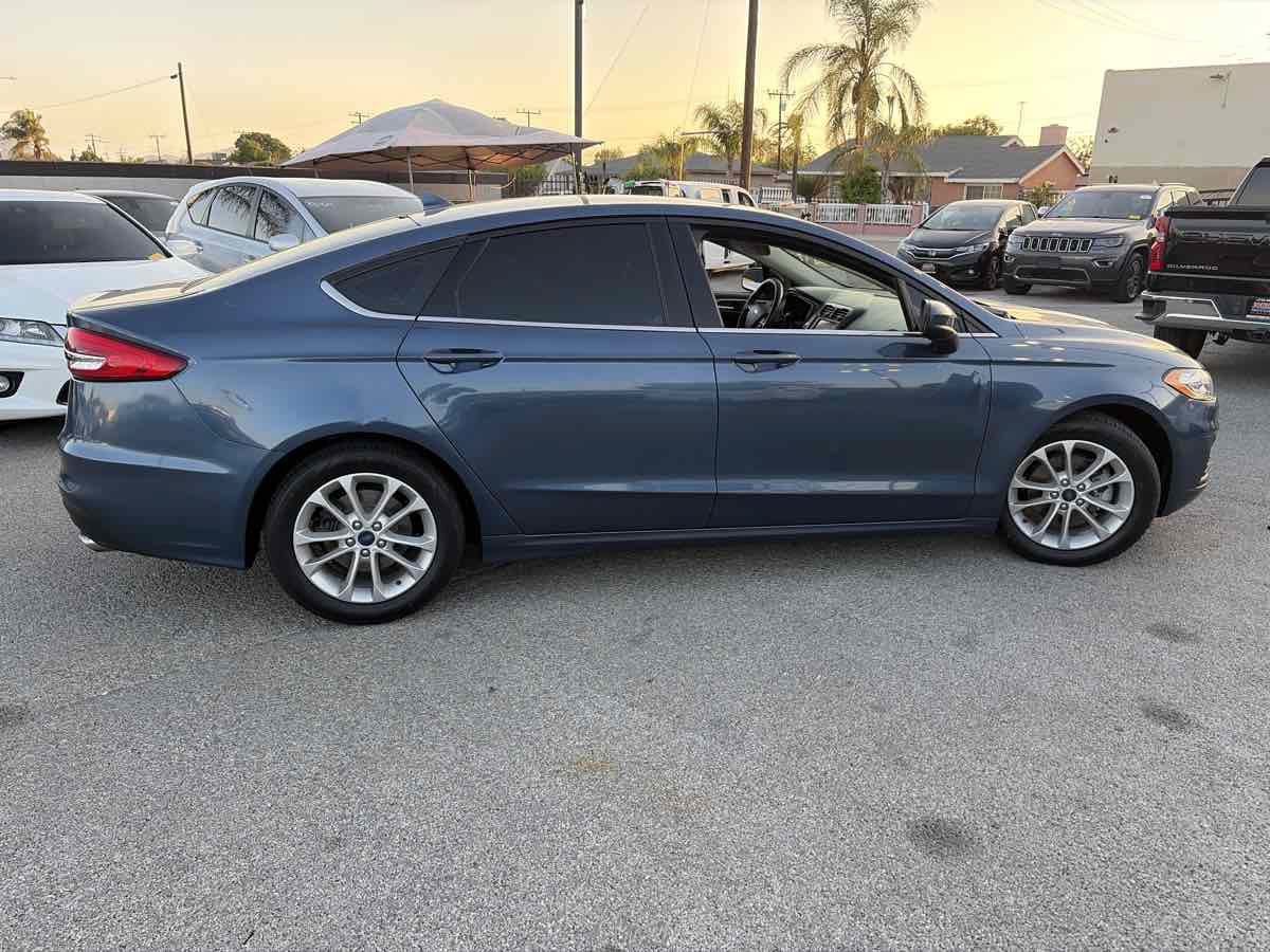 Used 2019 Ford Fusion SE FWD image 4