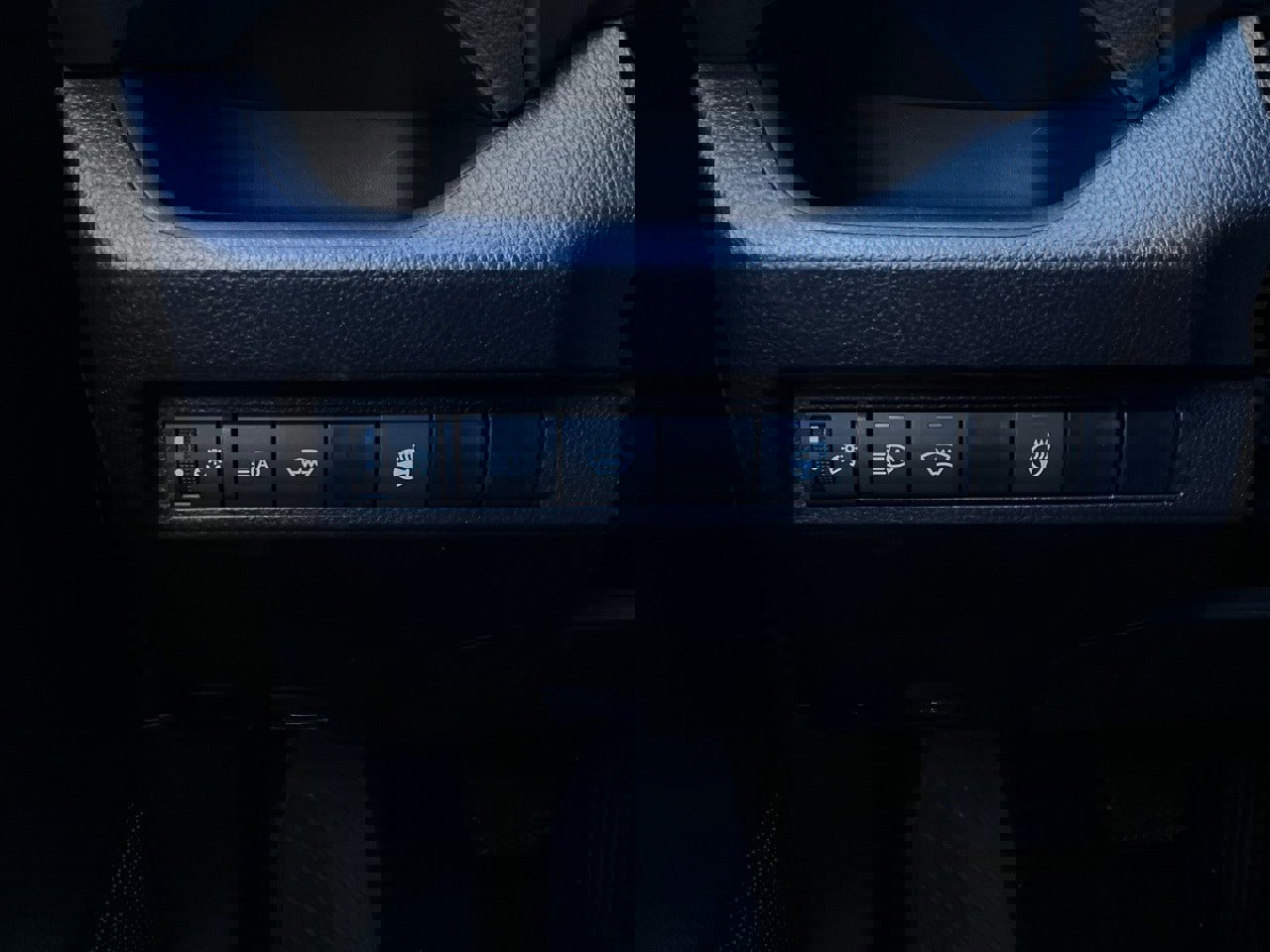 Used 2025 Toyota RAV4 XLE image 22