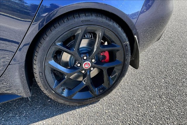 Used 2018 Jaguar XE S RWD image 4