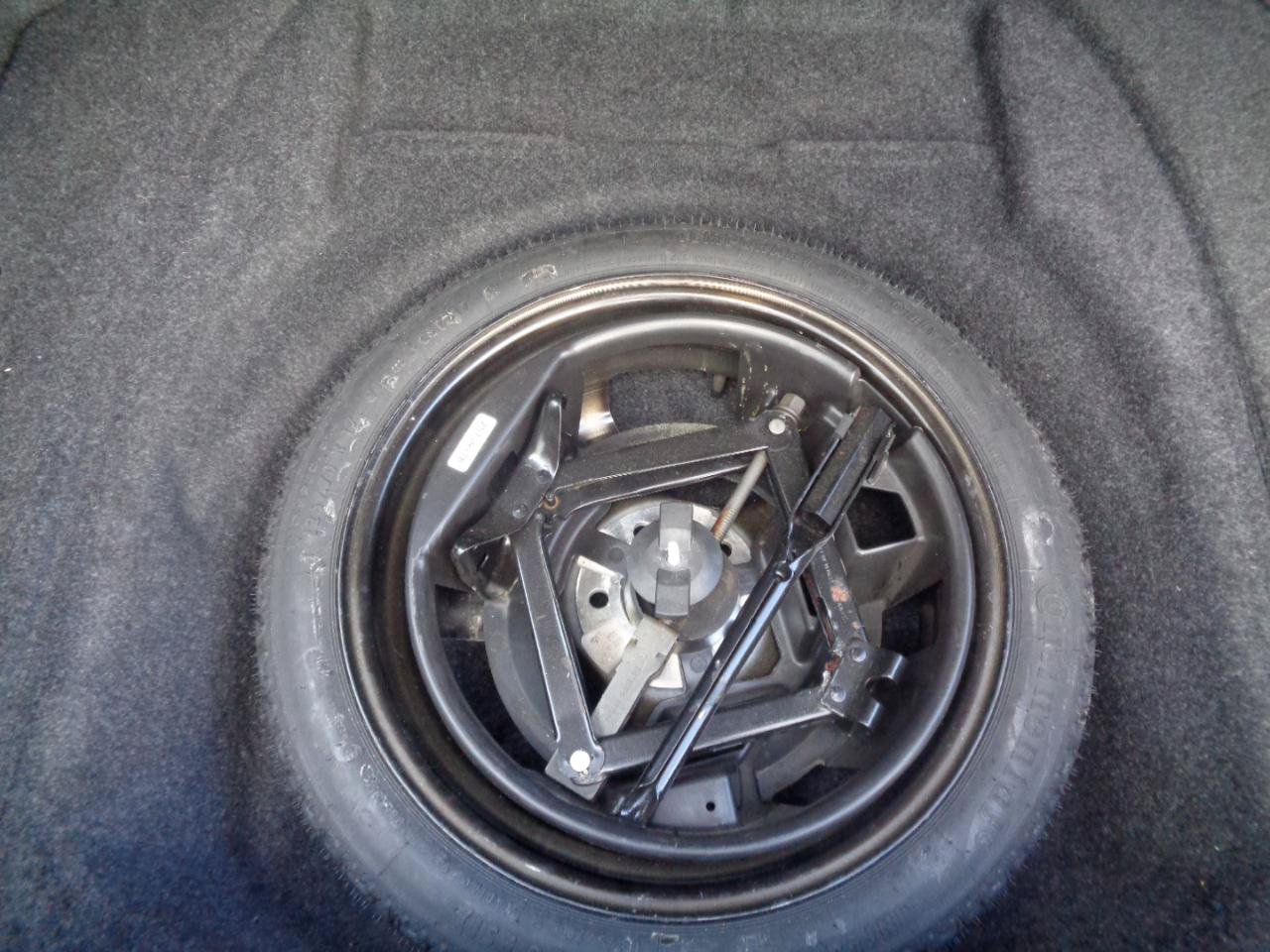 Used 2011 Cadillac DTS Luxury FWD image 38