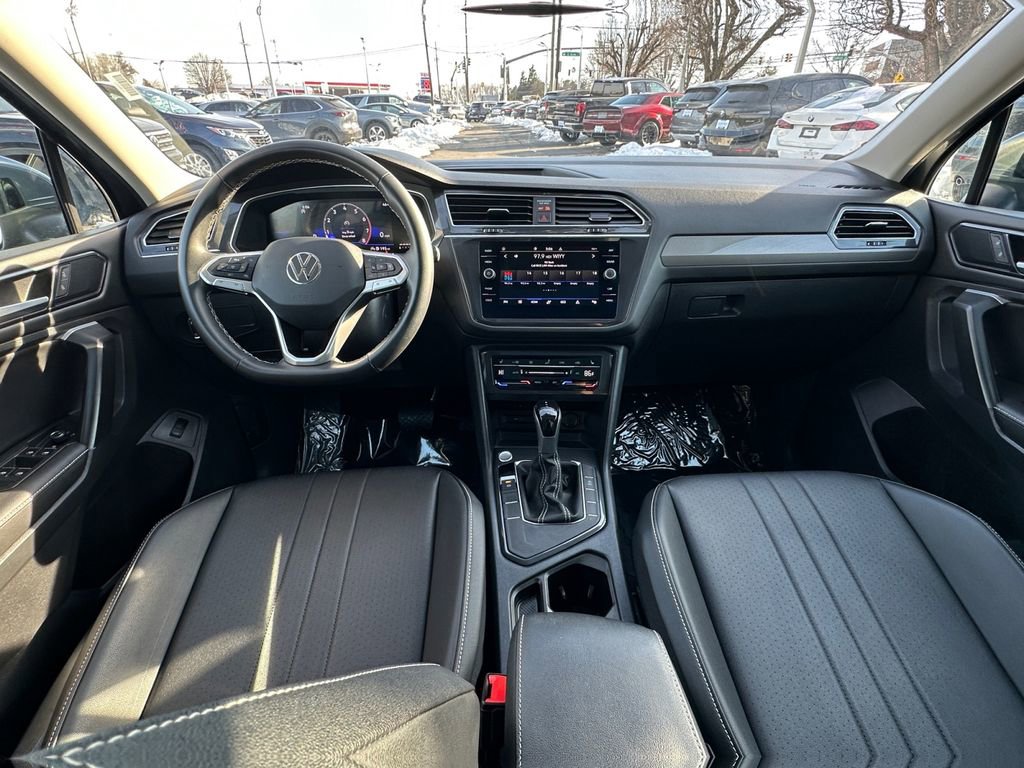 Used 2024 Volkswagen Tiguan SE image 24