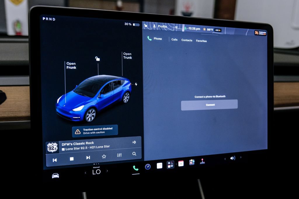 Used 2021 Tesla Model Y Long Range AWD/4WD image 30