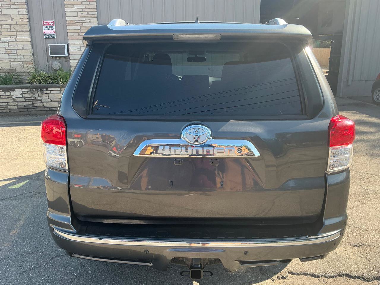 Used 2011 Toyota 4Runner SR5 w/ Convenience Pkg AWD/4WD image 4