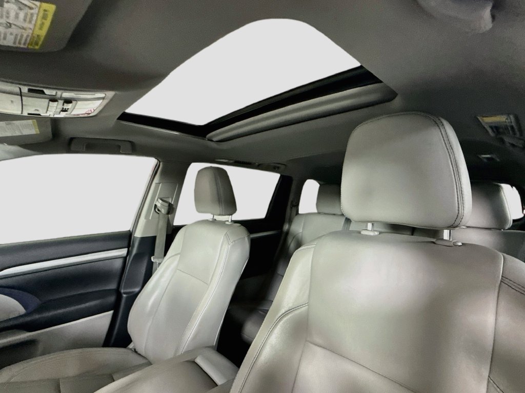 Certified 2019 Toyota Highlander XLE AWD/4WD image 11