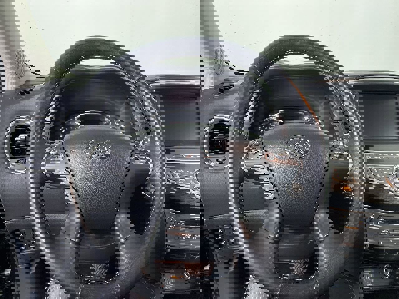 Used 2019 INFINITI QX60 Luxe w/ Essential Package image 14