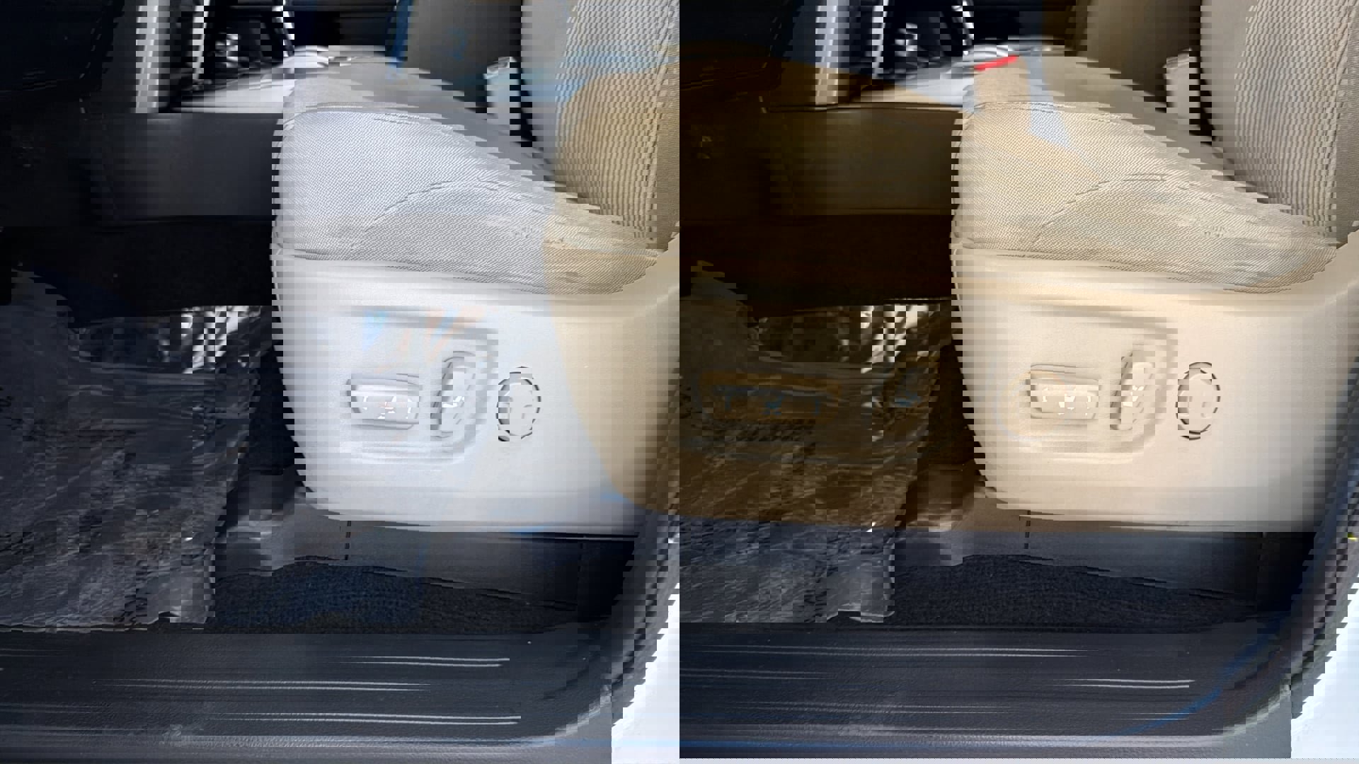 Used 2018 Toyota 4Runner SR5 AWD/4WD image 19