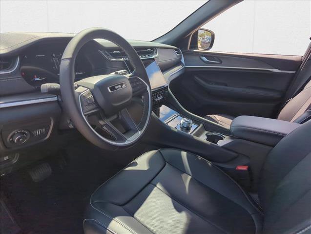 New 2025 Jeep Grand Cherokee Limited w/ Luxury Tech Group II RWD image 3