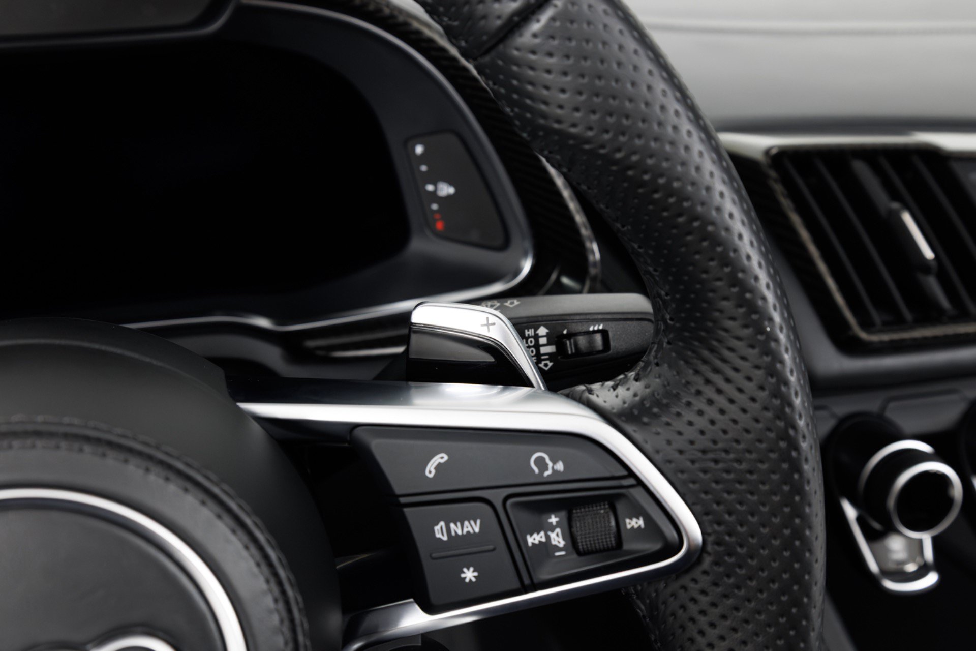 Used 2022 Audi R8 V10 w/ Premium Package RWD image 22