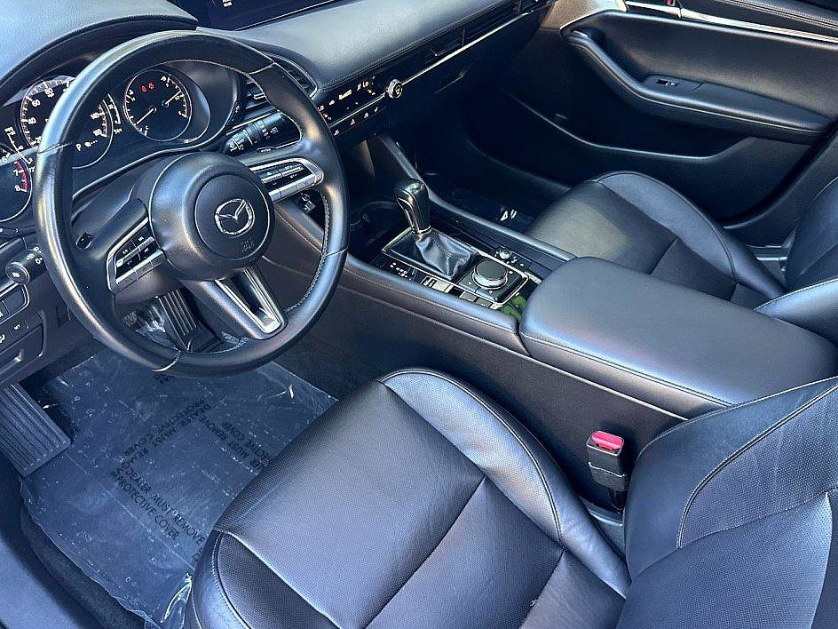 Used 2020 MAZDA MAZDA3 Hatchback w/ Premium Package image 4