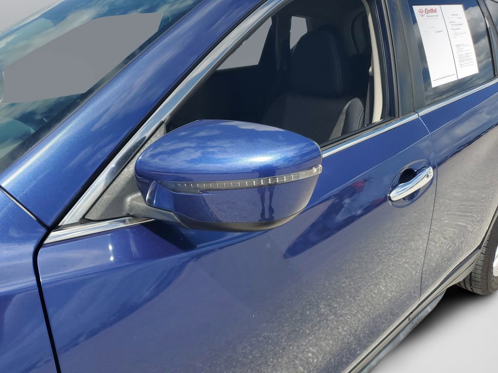 Used 2017 Nissan Rogue SV image 35