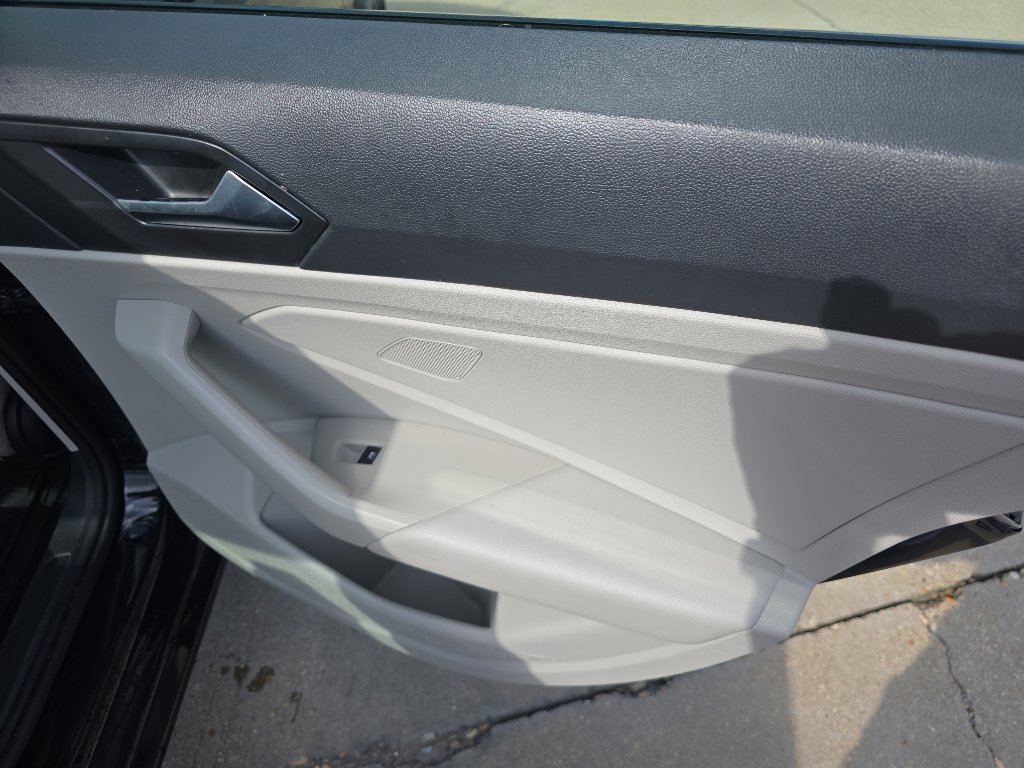 Used 2023 Volkswagen Jetta SE w/ Panoramic Sunroof Package image 17