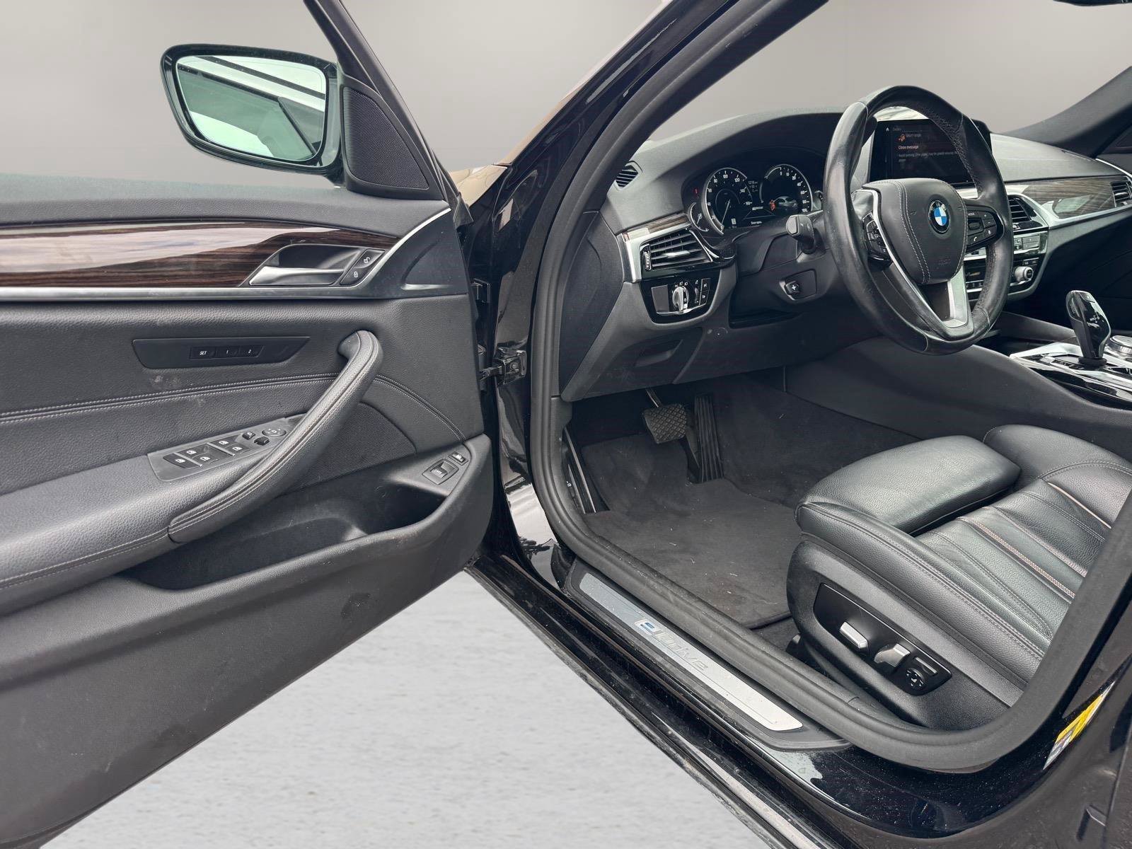 Used 2019 BMW 530e w/ Premium Package RWD image 16