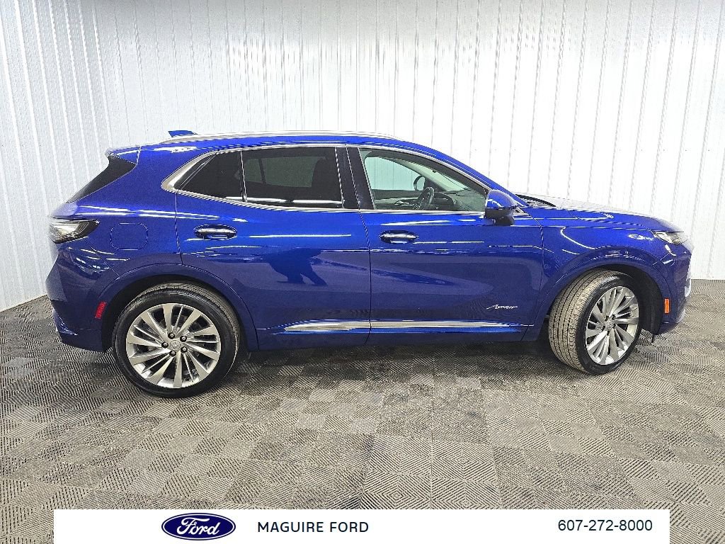 Used 2024 Buick Envision Avenir AWD/4WD image 2