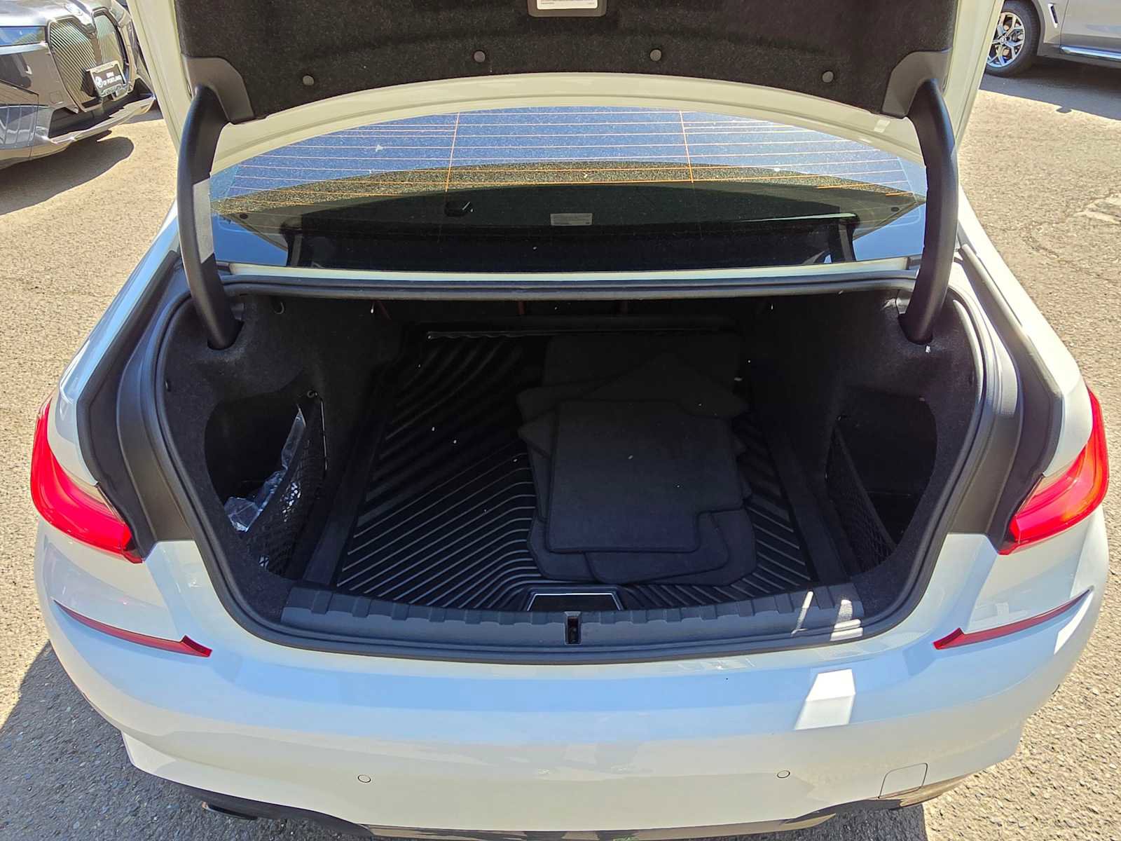 Used 2022 BMW 330i xDrive Sedan w/ M Sport Package image 13