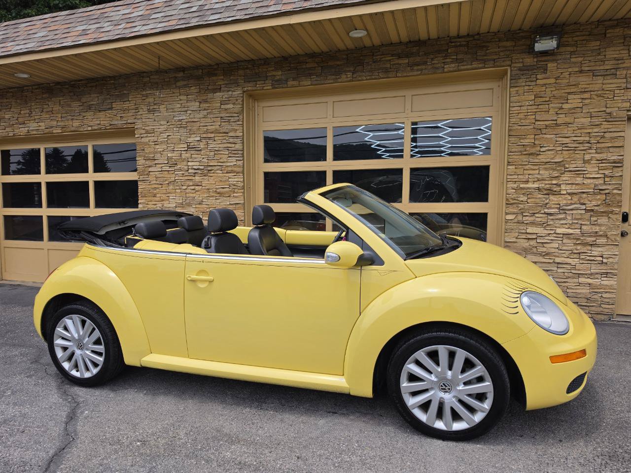 Used 2008 Volkswagen Beetle SE FWD image 27