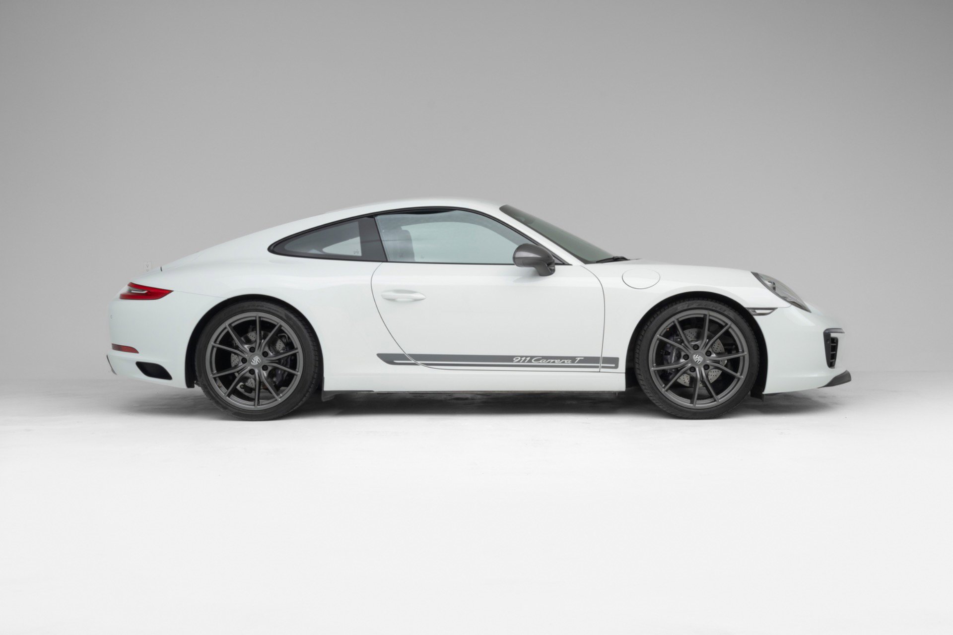 Used 2018 Porsche 911 Carrera T w/ Carrera T Interior Package RWD image 2