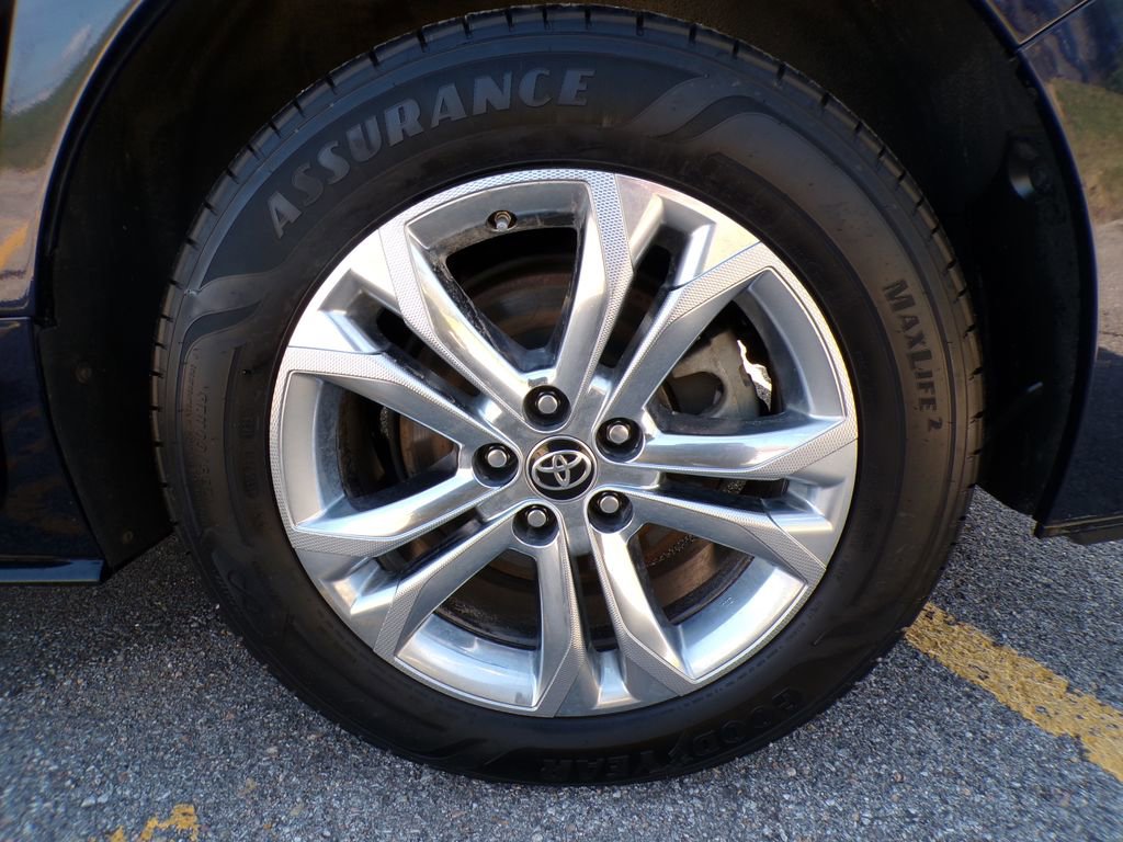 Used 2021 Toyota Sienna Platinum AWD/4WD image 22