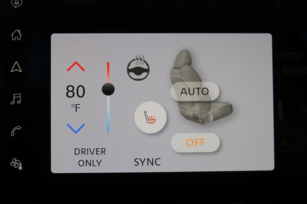 Used 2023 Nissan Ariya AWD image 55