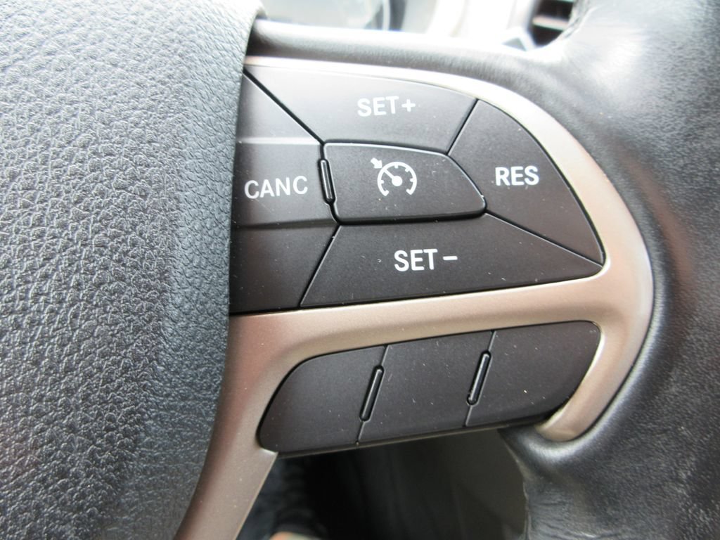 Used 2016 Jeep Cherokee Limited AWD/4WD image 26