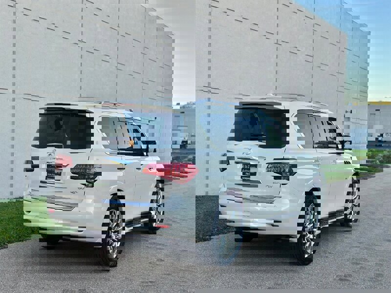 Used 2017 INFINITI QX80 4WD w/ Deluxe Technology Package image 9