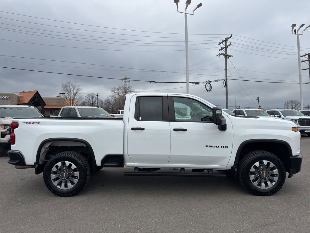 Used 2022 Chevrolet Silverado 2500 Custom w/ Custom Value Package image 6
