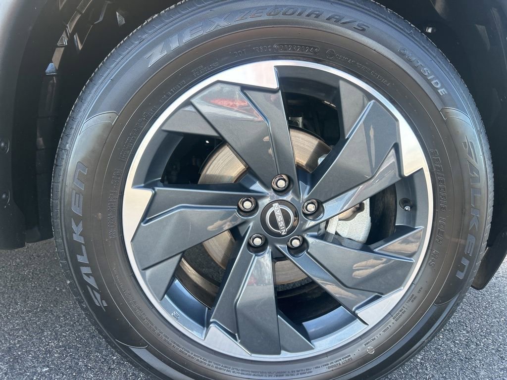 Used 2025 Nissan Rogue SV image 30