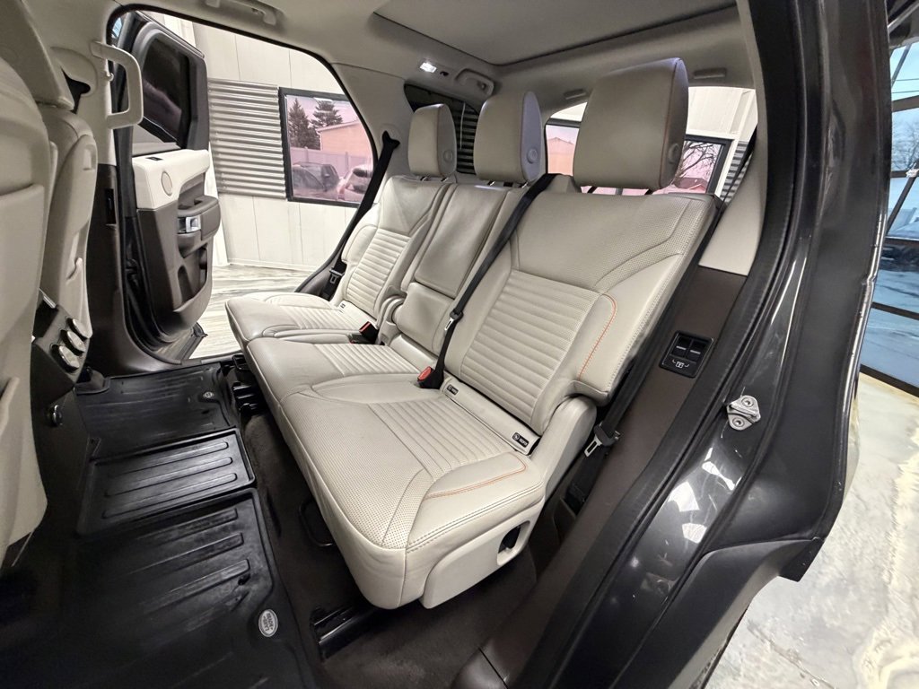 Used 2019 Land Rover Discovery HSE image 9