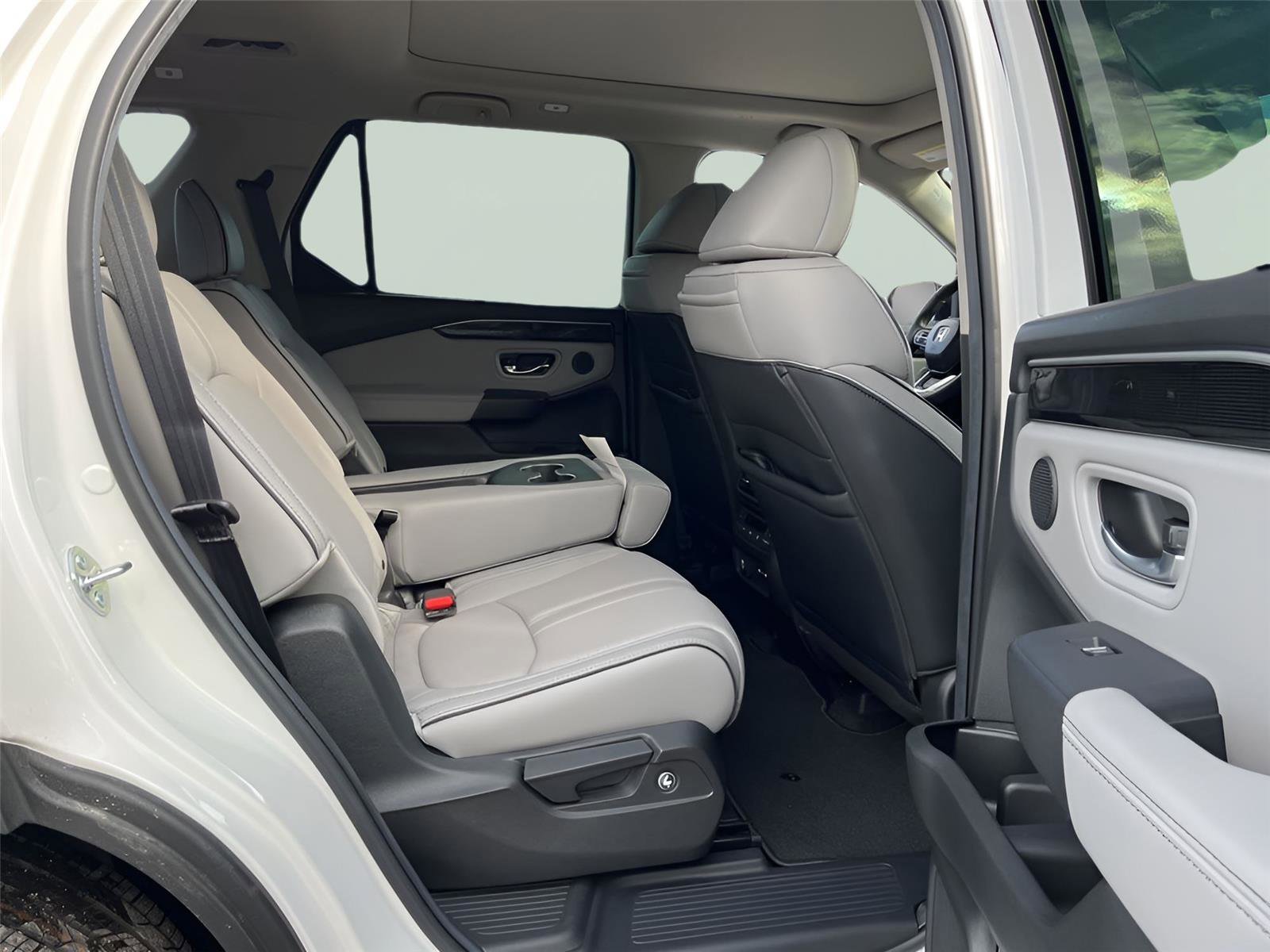 Used 2025 Honda Pilot Elite image 27