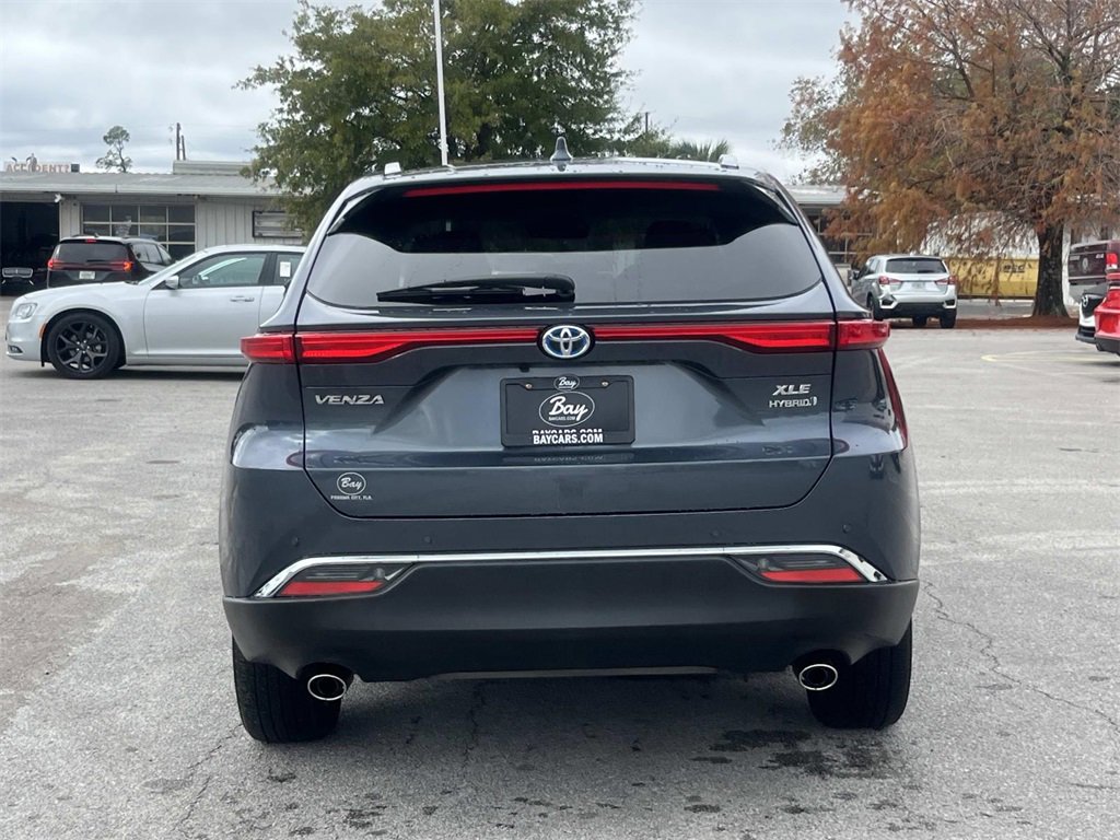Used 2022 Toyota Venza XLE image 4