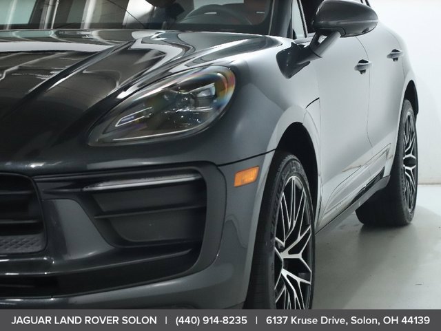 Used 2023 Porsche Macan AWD/4WD image 14