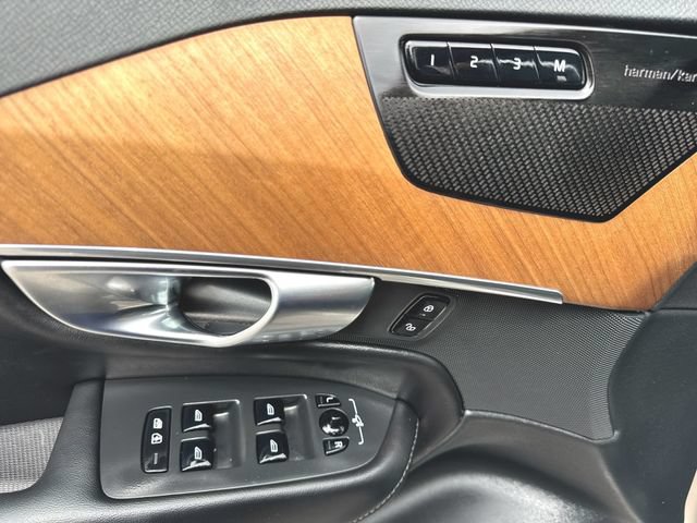 Used 2024 Volvo XC90 T8 Plus w/ Protection Package Premier AWD/4WD image 24