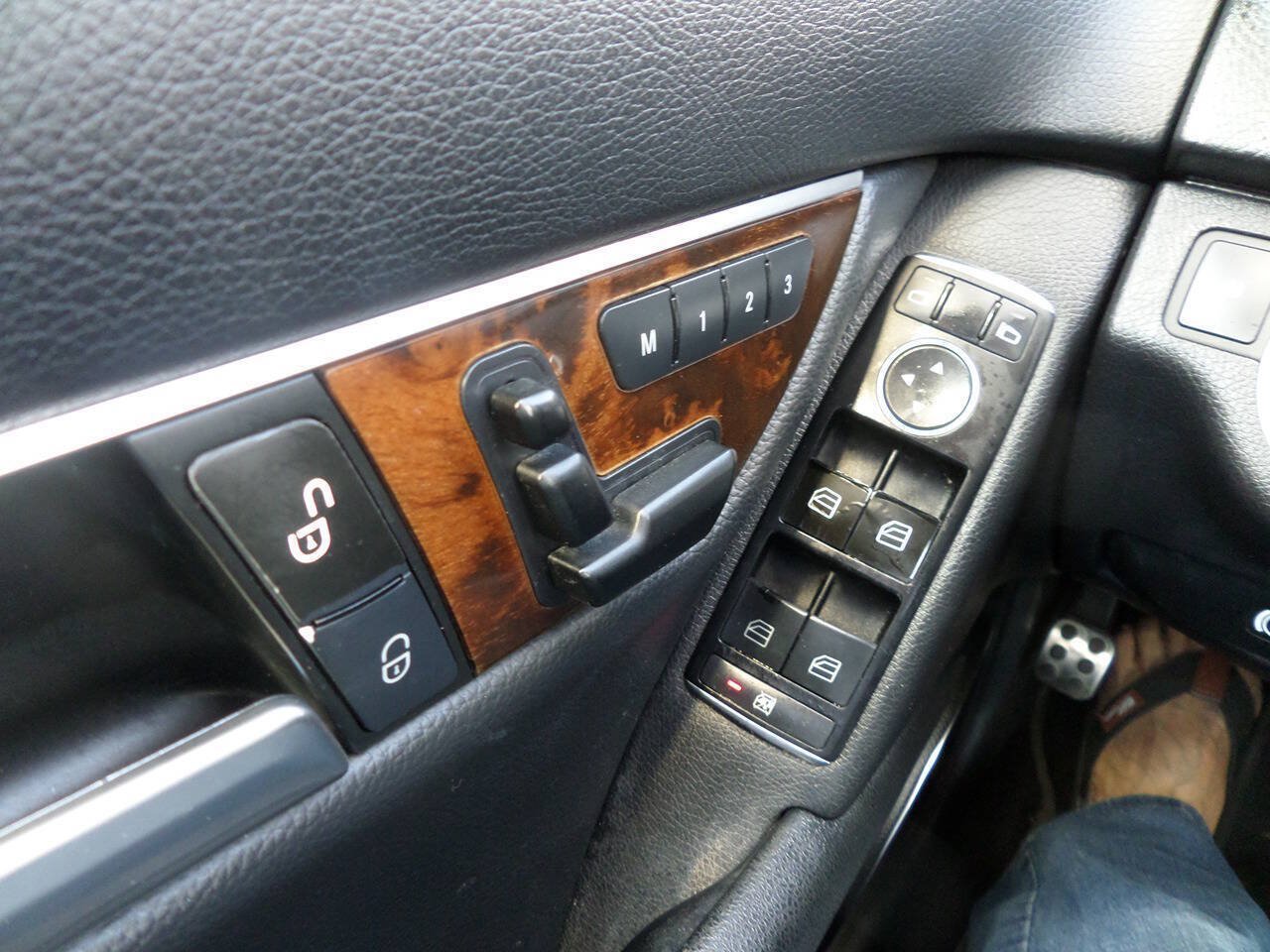 Used 2012 Mercedes-Benz C 250 Sedan image 24