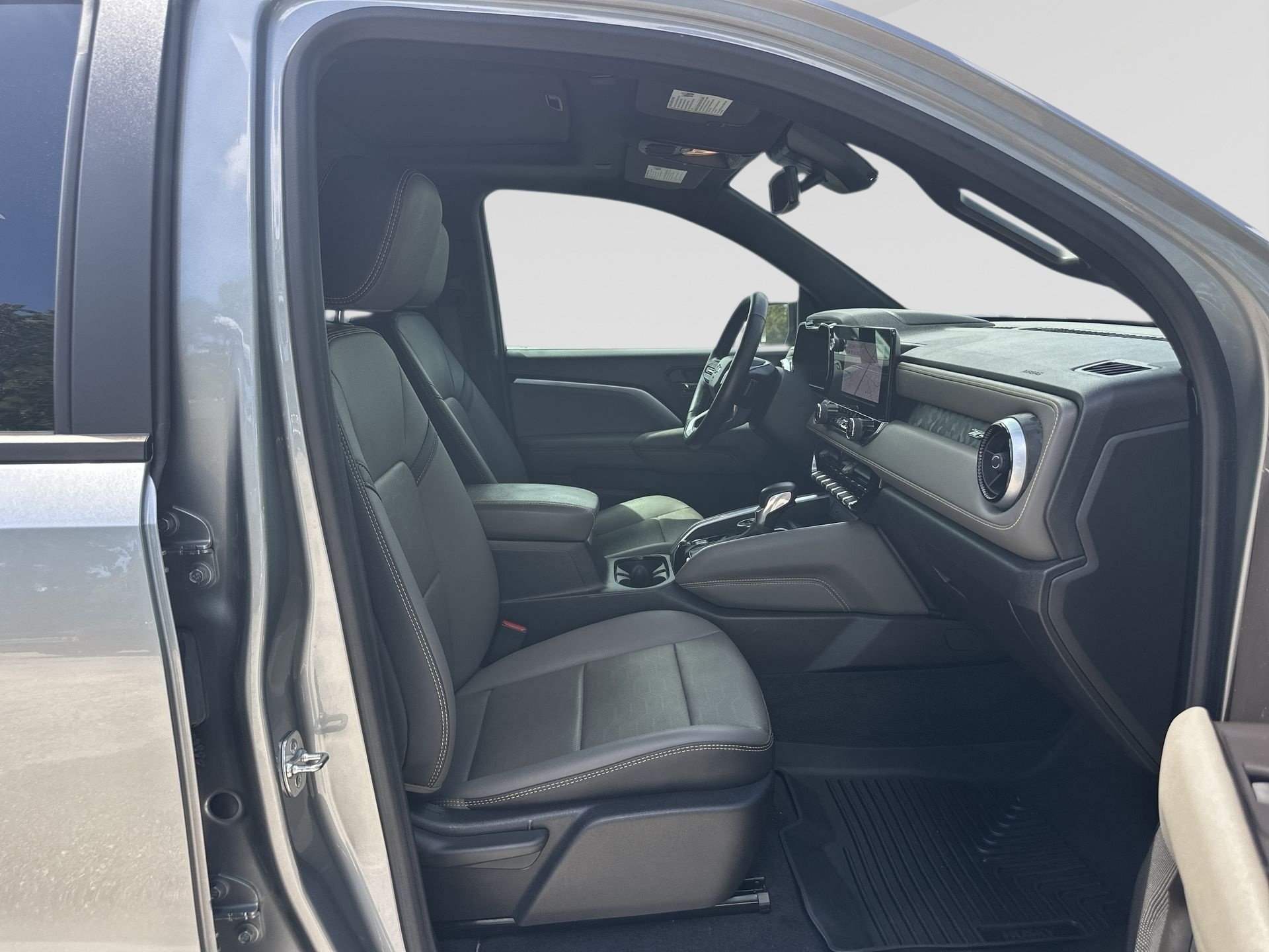 Certified 2024 Chevrolet Colorado ZR2 w/ ZR2 Convenience Package III AWD/4WD image 28