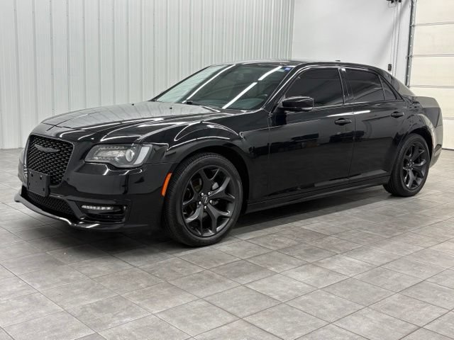 Used 2022 Chrysler 300 Touring L RWD image 5