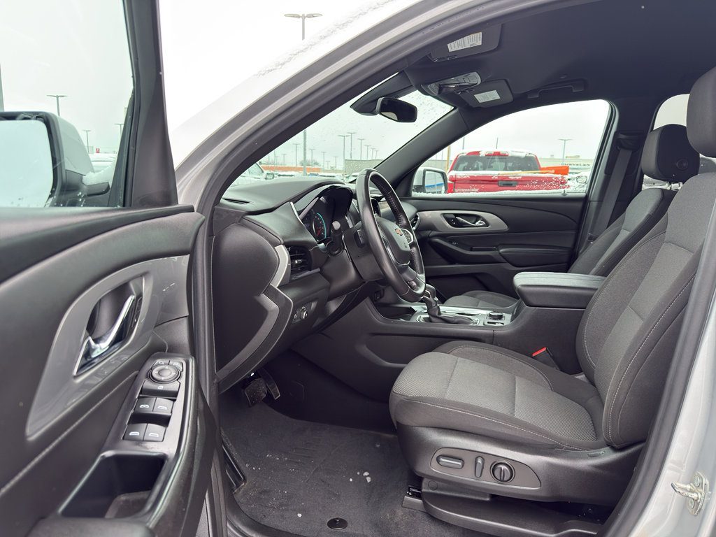 Used 2022 Chevrolet Traverse LT image 12