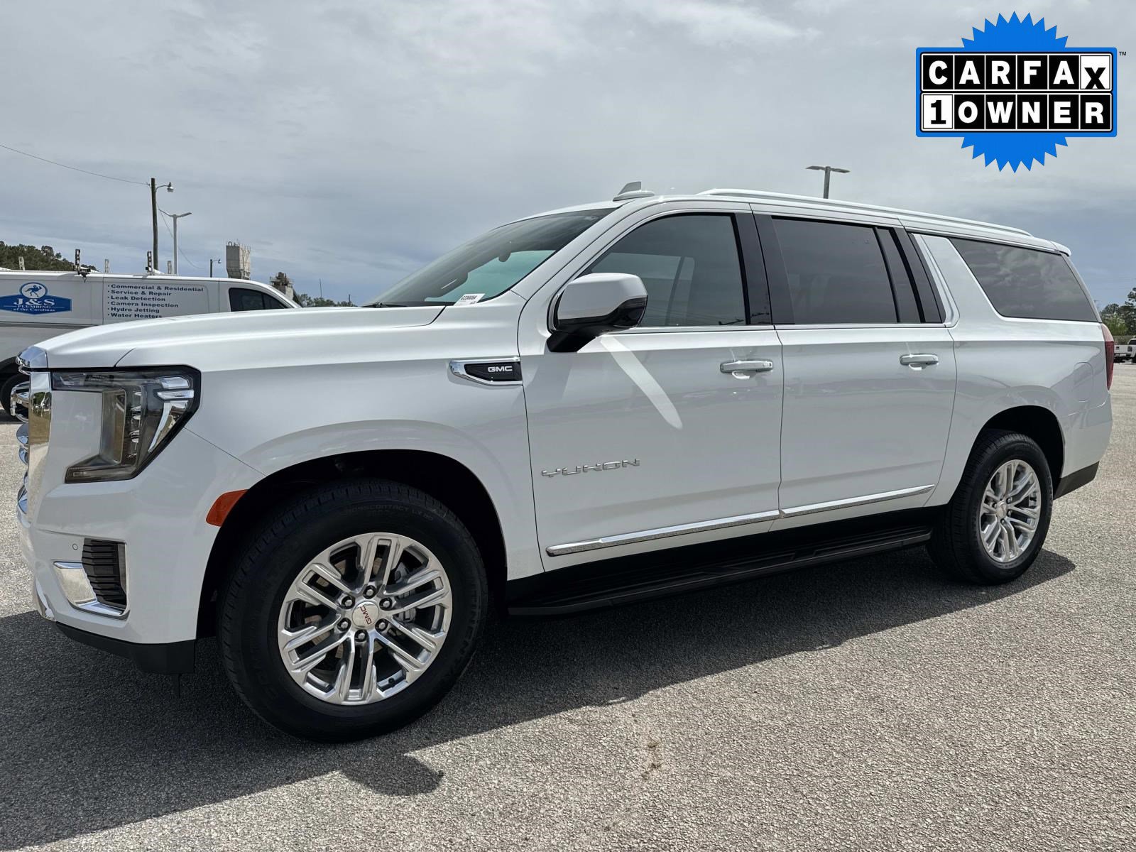 Certified 2024 GMC Yukon XL SLT w/ SLT Luxury Package AWD/4WD image 8