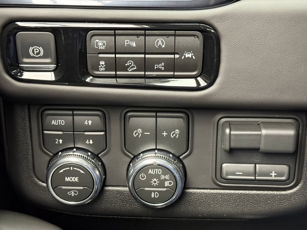 Used 2026 GMC Yukon AT4 Ultimate w/ LPO, Illumination Package AWD/4WD image 22