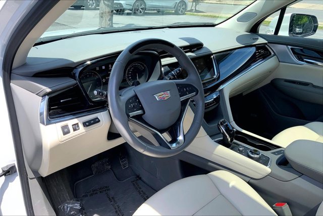 Used 2024 Cadillac XT6 Premium Luxury w/ Technology Package AWD/4WD image 14