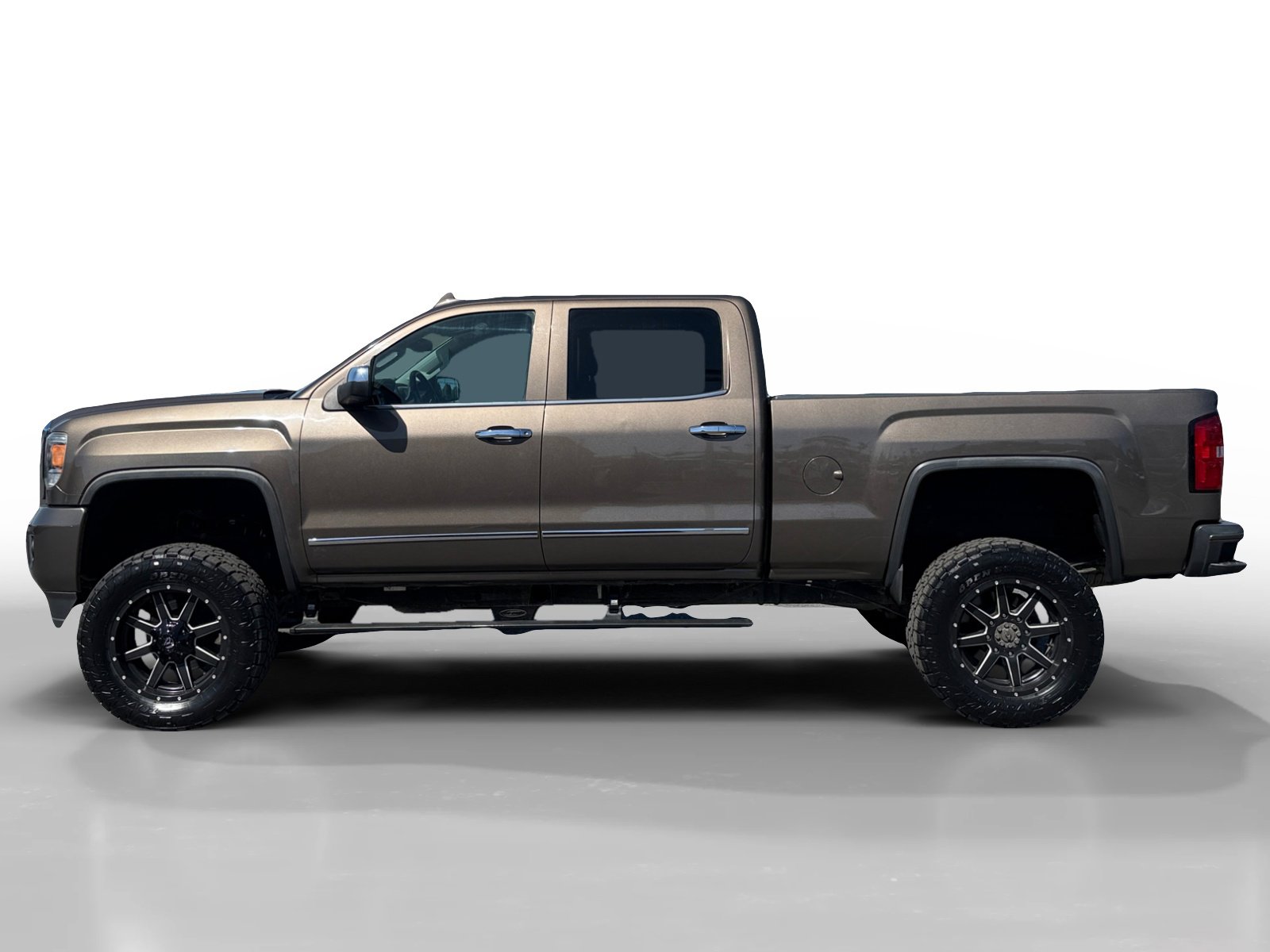 Used 2015 GMC Sierra 2500 Denali w/ Duramax Plus Package AWD/4WD image 2
