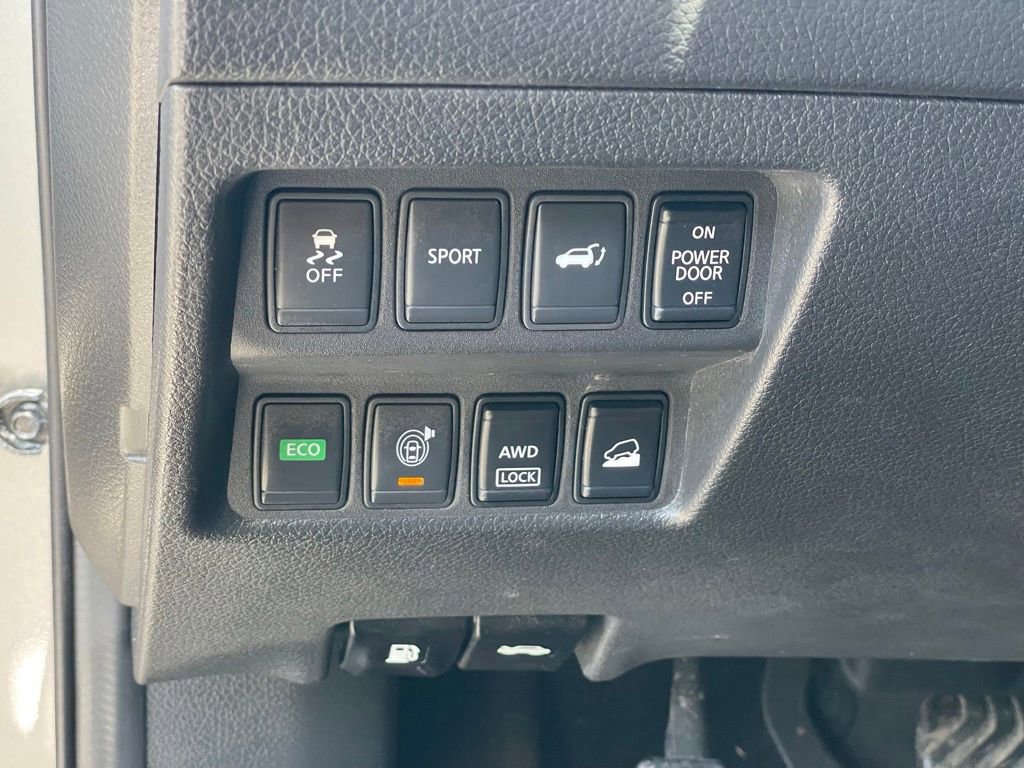 Used 2015 Nissan Rogue SV w/ SV Premium Package AWD/4WD image 17