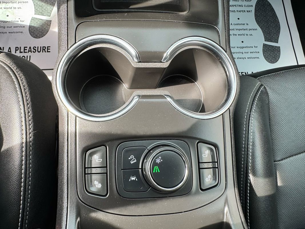 Used 2023 GMC Terrain SLT image 25