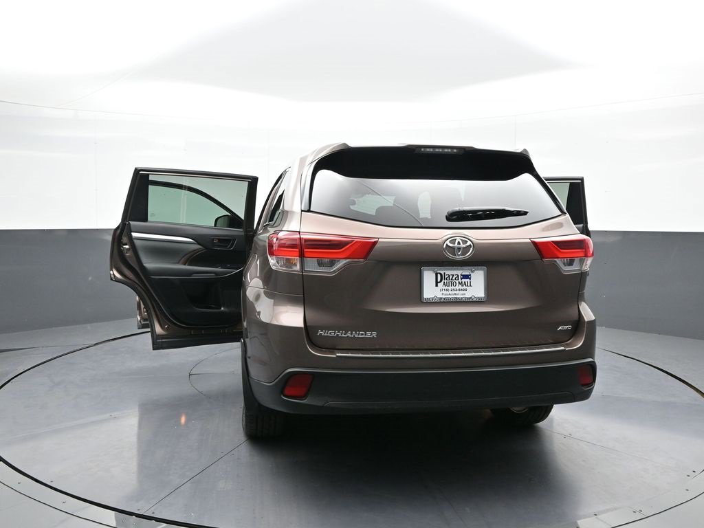 Certified 2018 Toyota Highlander LE image 47
