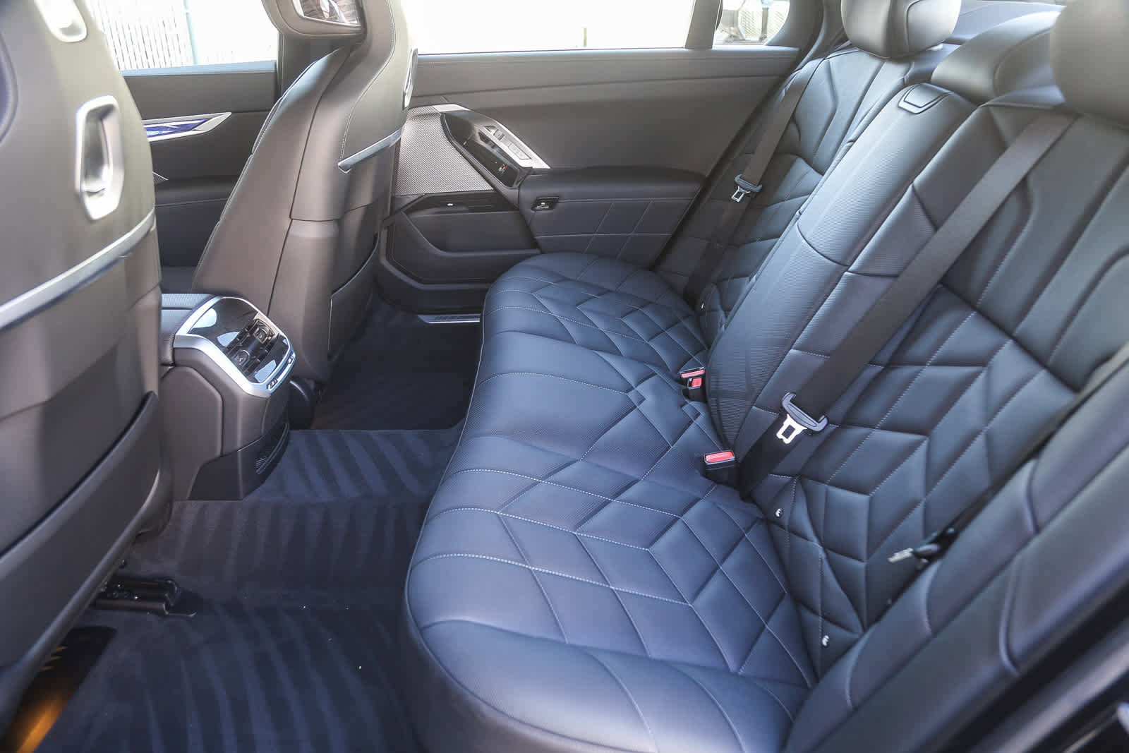 Used 2026 BMW 750e xDrive 750e xDrive w/ Premium Package image 15