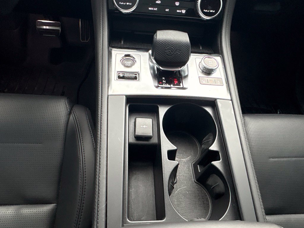 Used 2024 Jaguar F-PACE SVR AWD/4WD image 16