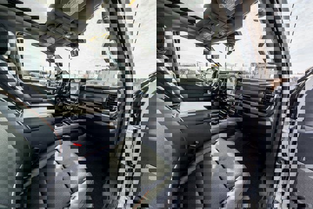 New 2026 Ford F250 Lariat w/ Black Appearance Package image 26