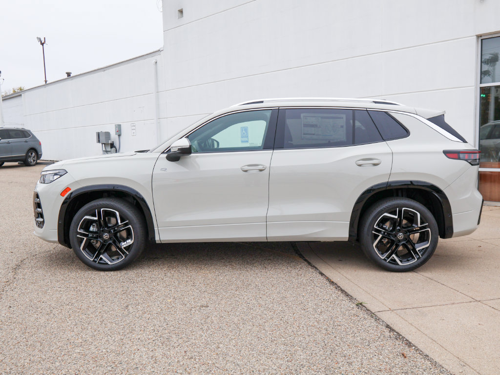 New 2027 Volkswagen Tiguan SEL R-Line AWD/4WD image 2